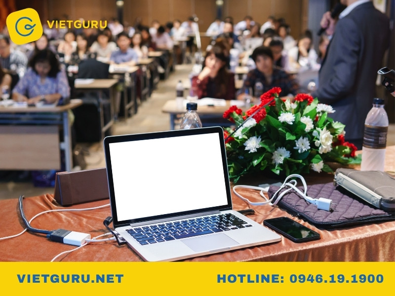 Bảo vệ khóa luận tốt nghiệp là gì? Quy trình bảo vệ khóa luận chuẩn từ A đến Z Bảo vệ khóa luận tốt nghiệp diễn ra như thế nào?