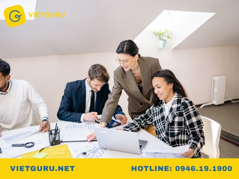Quản trị nhân lực là gì? Ngành học và cơ hội nghề nghiệp Phân biệt Quản trị nhân lực với Quản trị kinh doanh